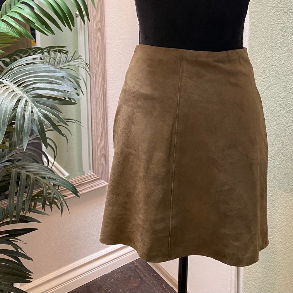 NWOT Theory Olive Green Suede Skirt. Size 0